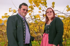 Alois und Eva Roch im Weingarten ihres Weinguts